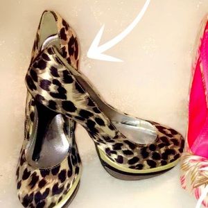 Cheetah print heels like new In great condition